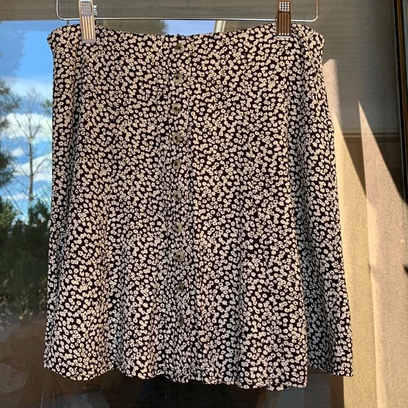 Size 2 American Eagle floral print skirt - Picture 2 of 8